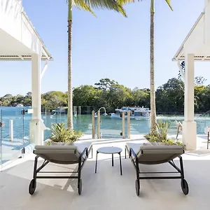 Iluka, Luxurious Riverfront Retreat Holiday home