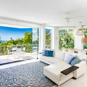 Little Cove Apt, Spectacular View, Pool Holiday home